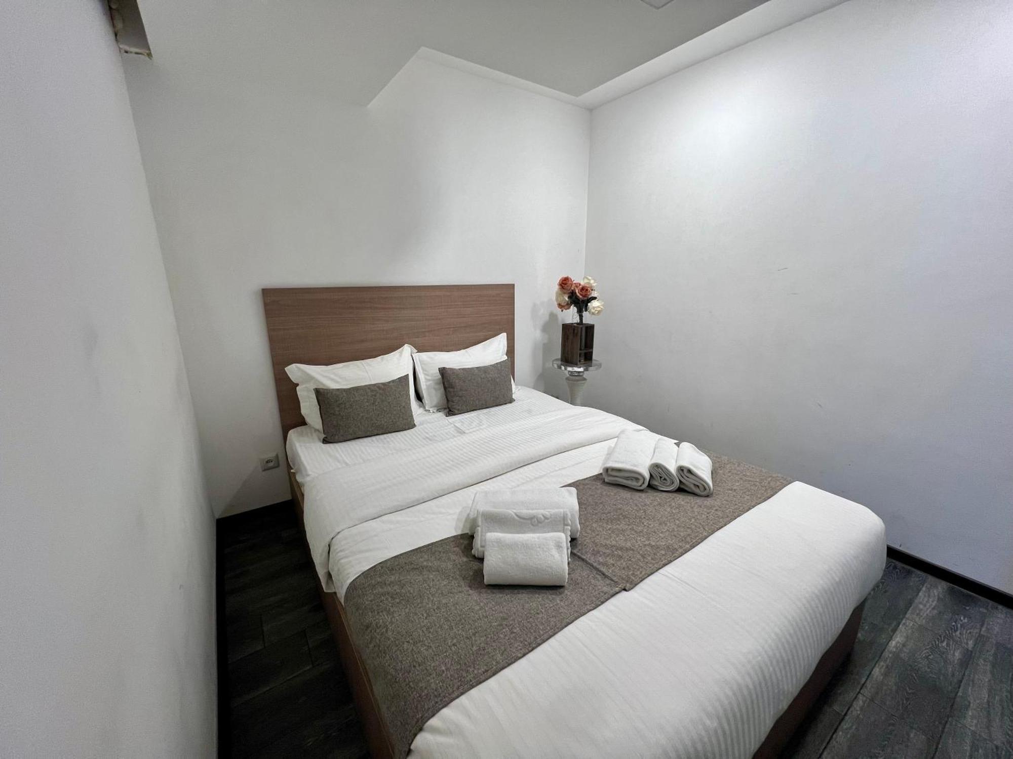 Yvn Tumanyan Apart-Hotel Yerevan Exterior photo