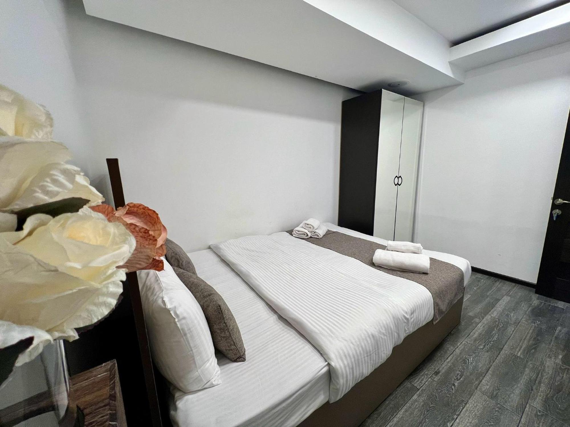 Yvn Tumanyan Apart-Hotel Yerevan Exterior photo