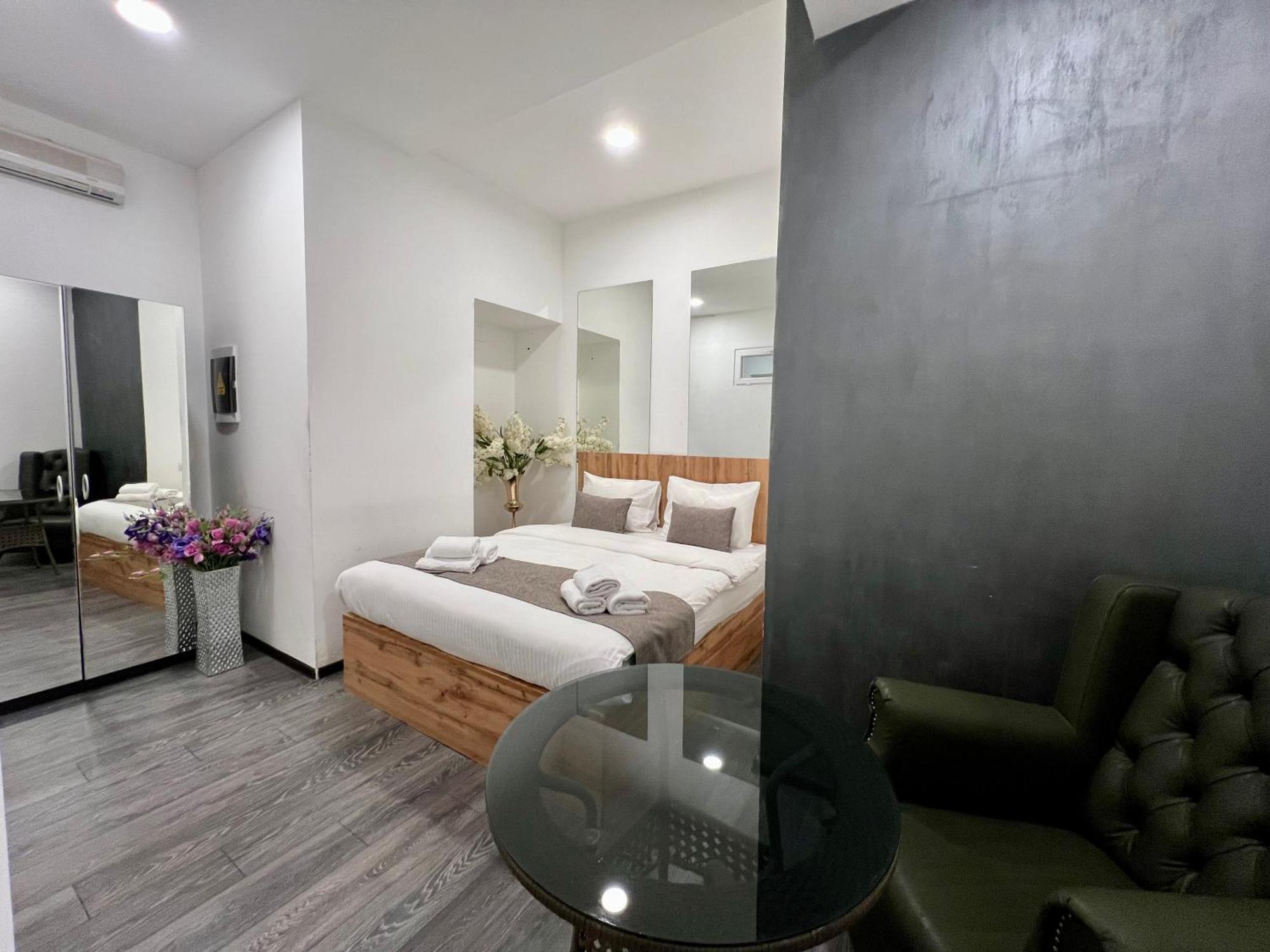 Yvn Tumanyan Apart-Hotel Yerevan Exterior photo
