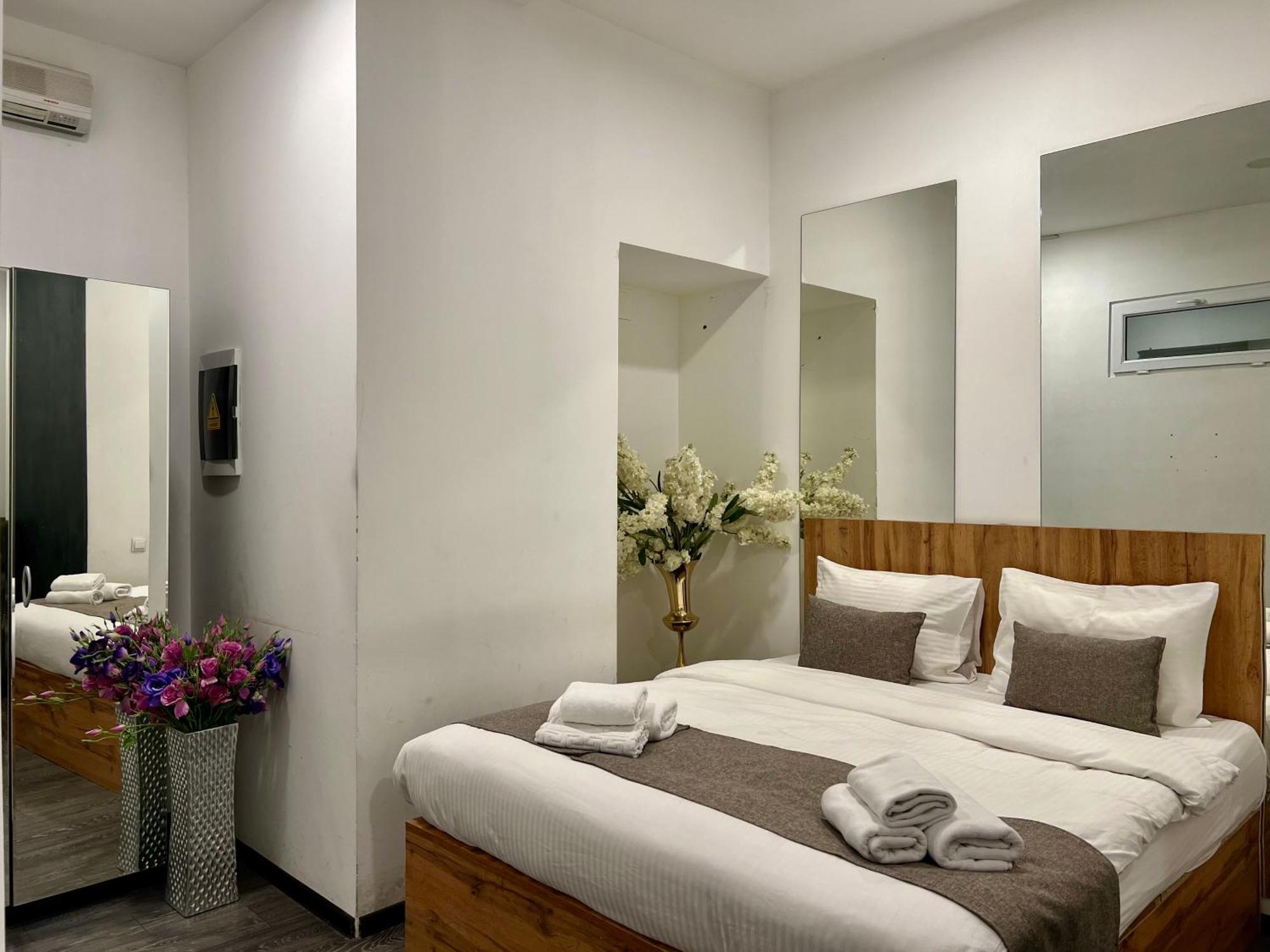 Yvn Tumanyan Apart-Hotel Yerevan Exterior photo
