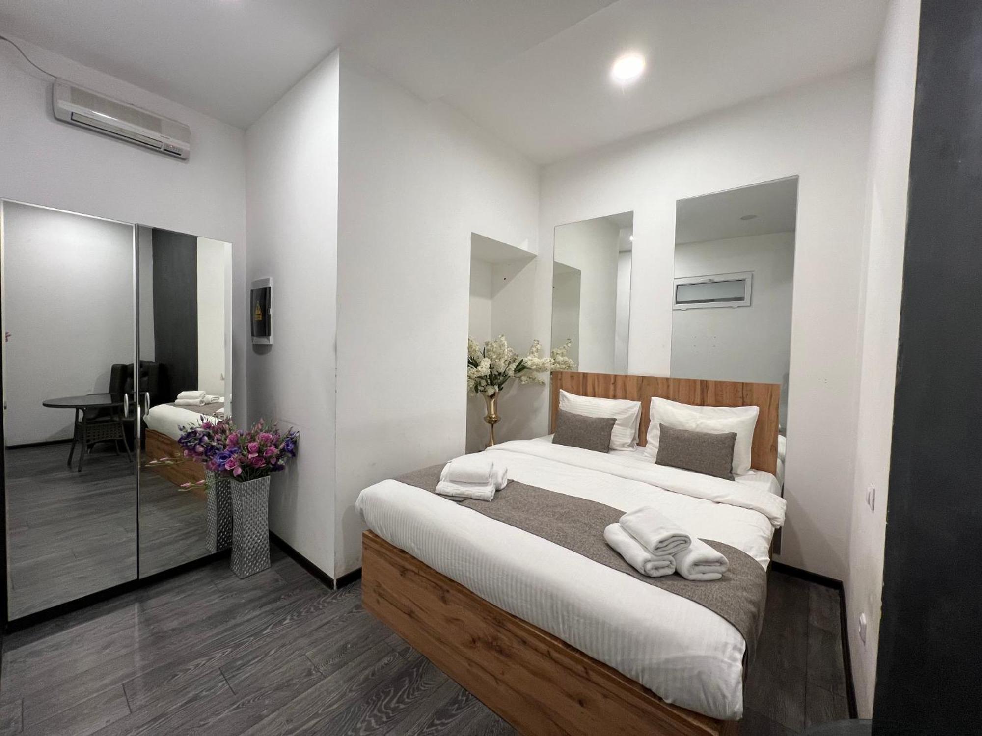 Yvn Tumanyan Apart-Hotel Yerevan Exterior photo