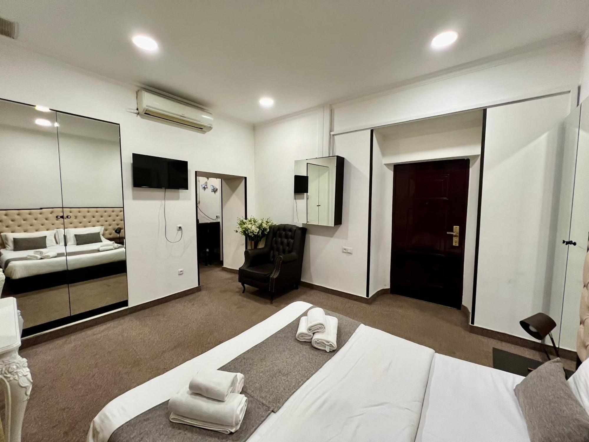 Yvn Tumanyan Apart-Hotel Yerevan Exterior photo