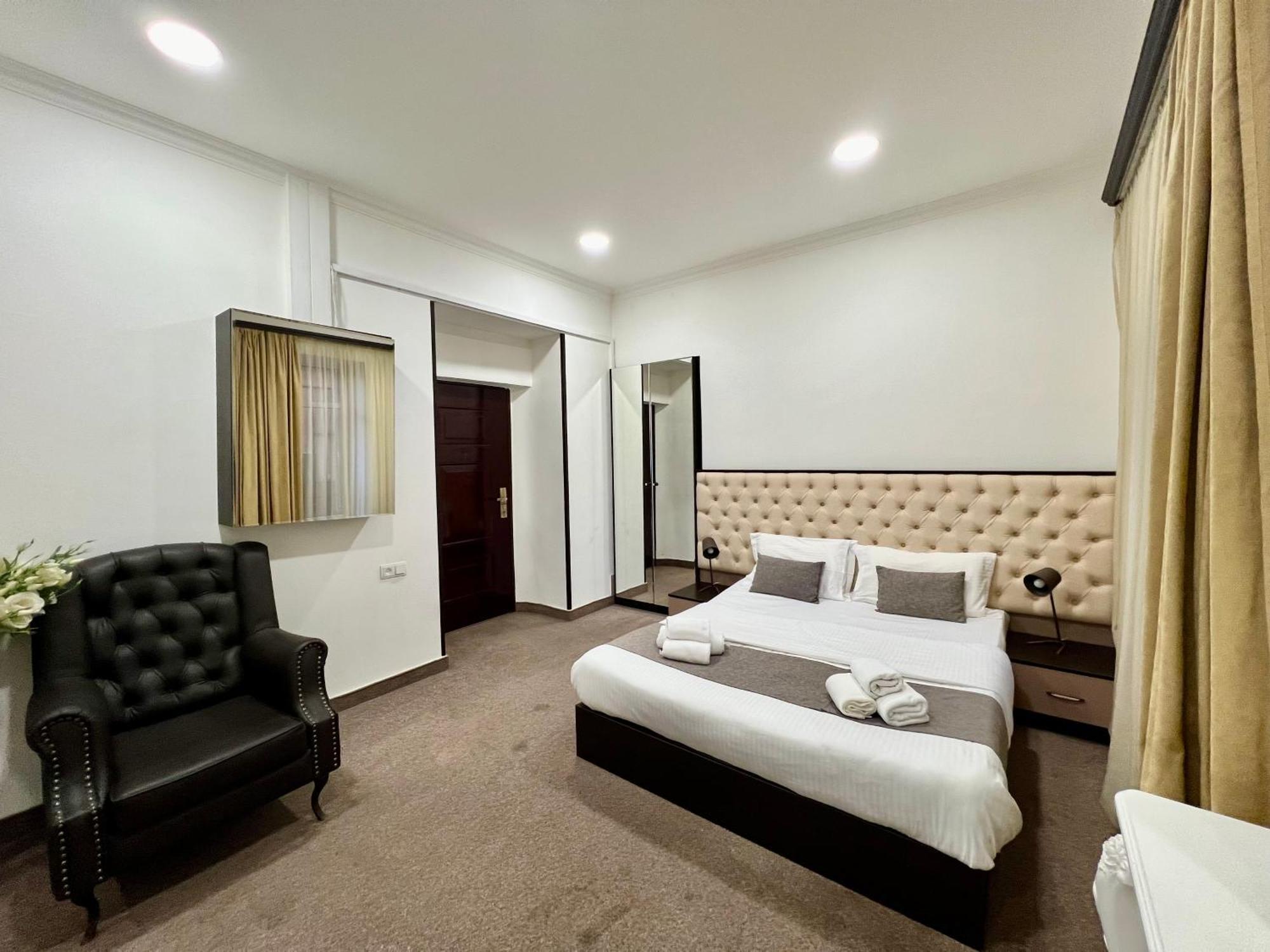 Yvn Tumanyan Apart-Hotel Yerevan Exterior photo